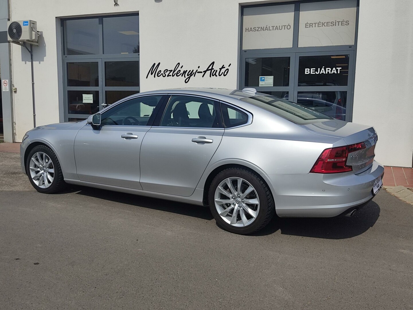 Volvo S90